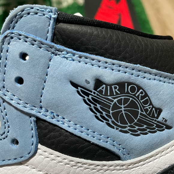 Air Jordan 1 high in university blue colorway - Picture 10 of 10